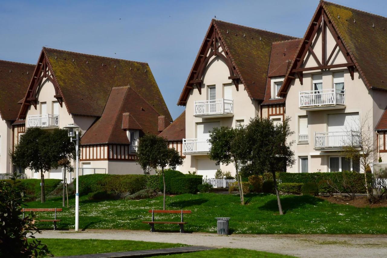 Appartement Spacieux Avec Balcon - A 50M De La Plage Courseulles-sur-Mer Exterior photo